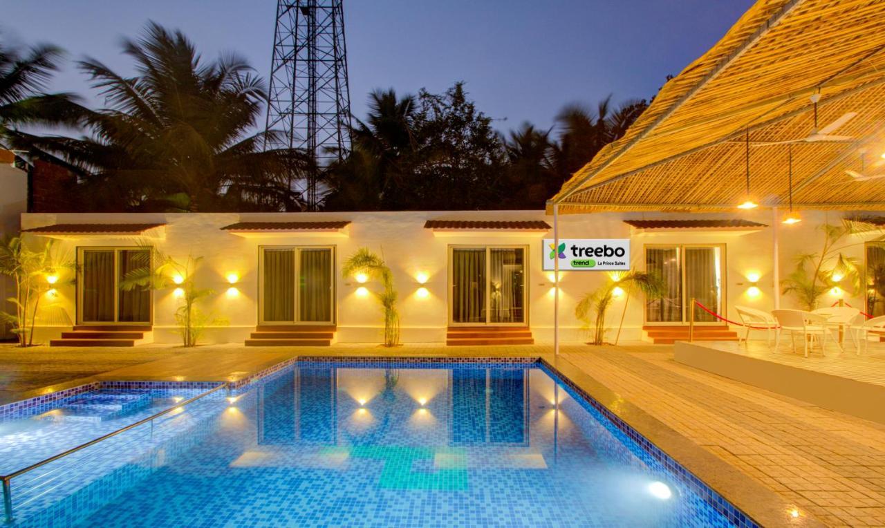 Treebo Code Red Hotel Morjim Luaran gambar