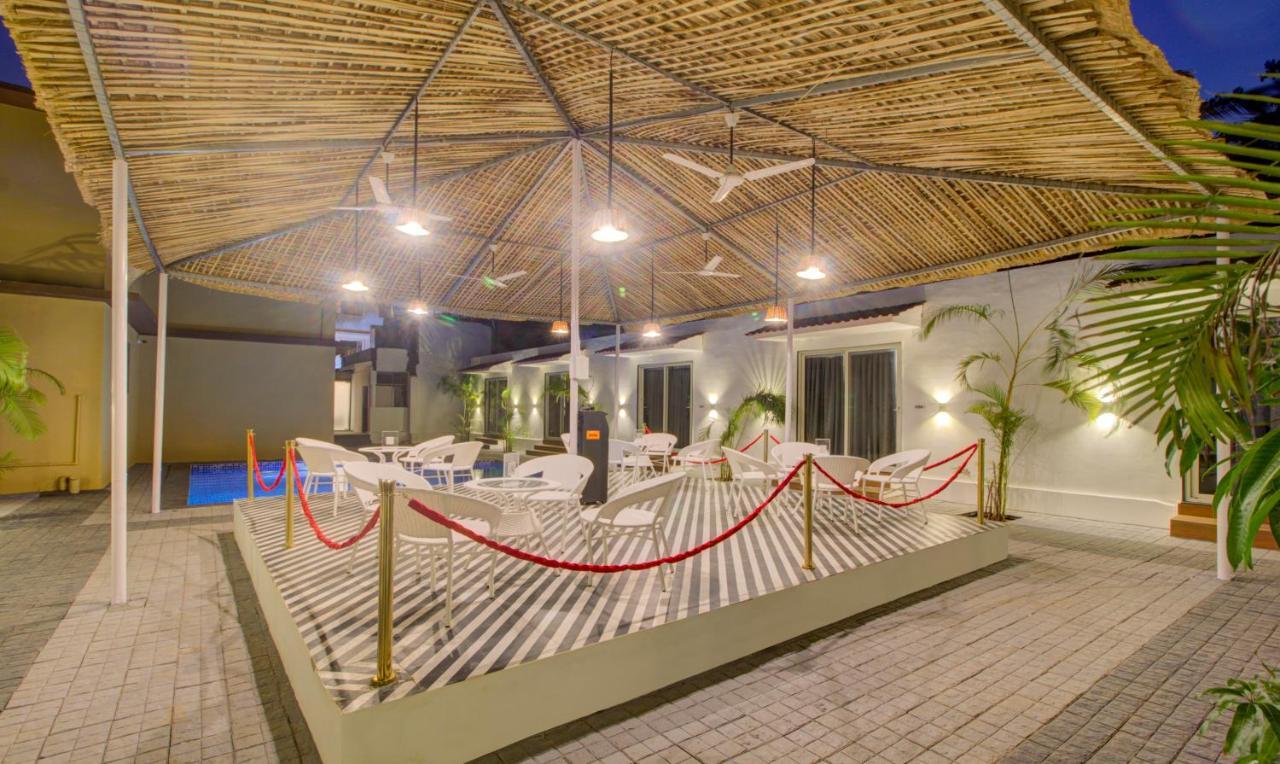 Treebo Code Red Hotel Morjim Luaran gambar